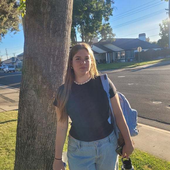 Meet your Posher, Pam - Picture 1 of 2